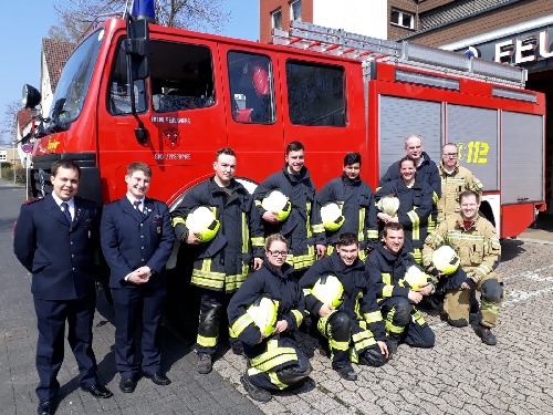 Stehend v.l. Kai Becker, Niklas Rakete, Kevin Daniel, Dirk Jan Weber, Ismael Koc, Kerstin Kriebel, Ralf Schulte, Jonas Bee. Kniend vl. Ann Christin Quest, Sebastian Prüßner, Sascha Grieser, Christopher Heinemann